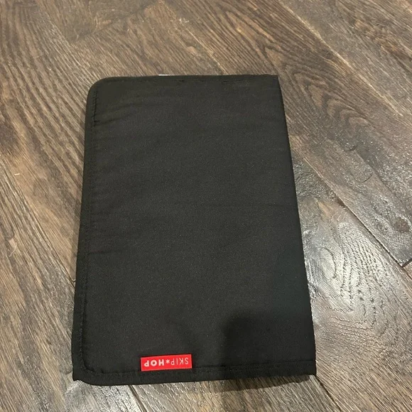 Skip Hop Quilted Black Diaper Bag with Changing Pad - Picture 7 of 14